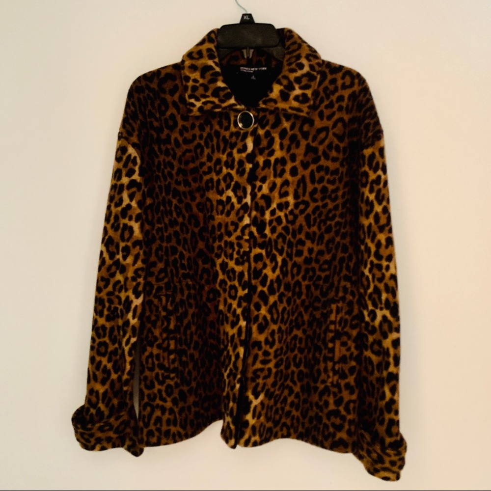 Vintage Wool blend leopard cape coat w big gold /black buttons.Perfect Condition